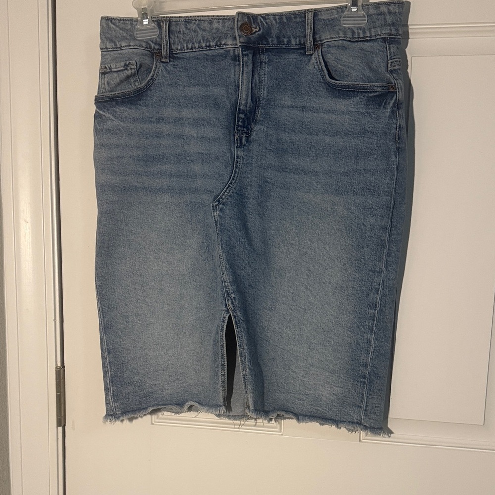 Maurices Light Blue Denim Jeans Label Detail